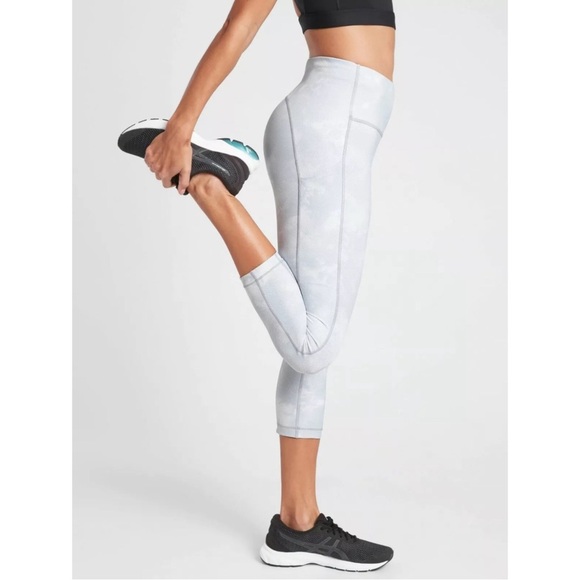 ATHLETA Ultimate Stash Pocket Printed Capri White Gray Grey Size 1X - Picture 2 of 16
